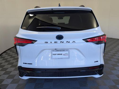 2025 Toyota Sienna XSE 7 Passenger