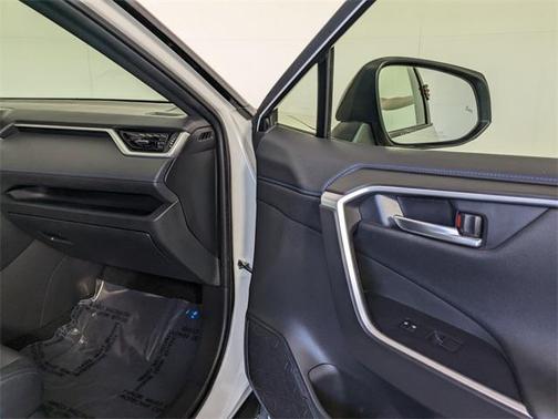 2020 Toyota RAV4 Hybrid SE