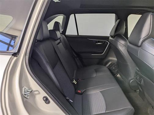 2020 Toyota RAV4 Hybrid SE