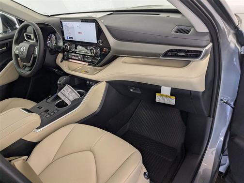 2025 Toyota Highlander XLE