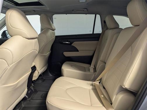 2025 Toyota Highlander XLE
