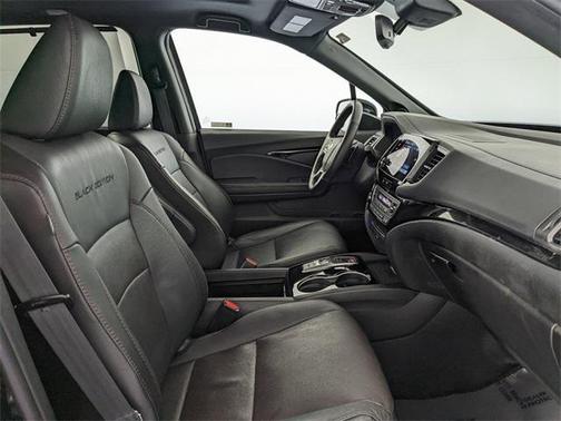 2022 Honda Pilot AWD Black Edition