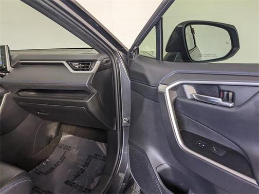 2020 Toyota RAV4 Hybrid SE