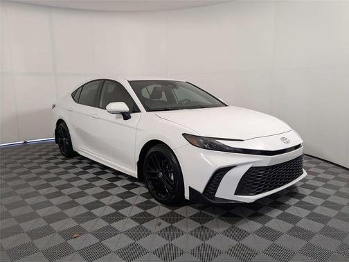 Ice Cap 2025 Toyota Camry XLE