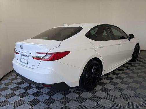 Ice Cap 2025 Toyota Camry XLE