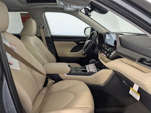 Heavy Metal 2025 Toyota Highlander XLE