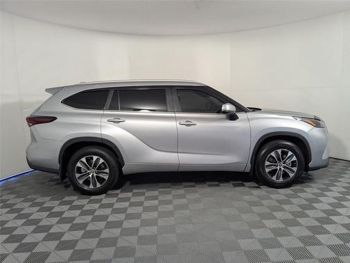 2025 Toyota Highlander XLE