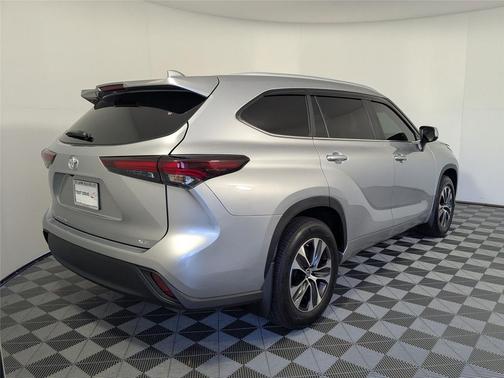 2025 Toyota Highlander XLE