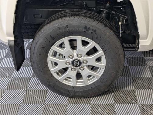 Ice Cap 2026 Toyota Tacoma SR5