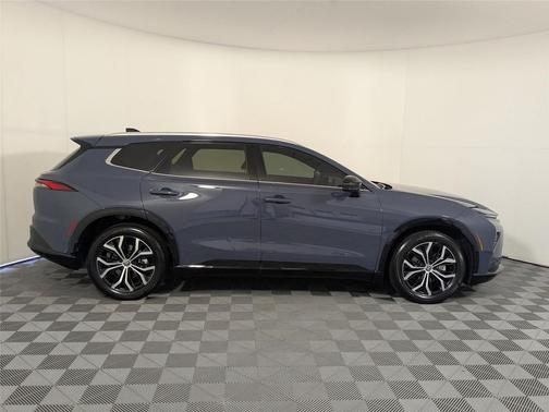 2025 Toyota Crown Signia XLE