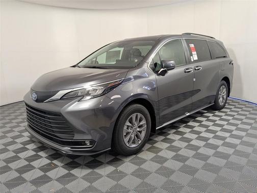 2025 Toyota Sienna XLE