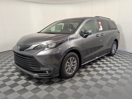 2025 Toyota Sienna XLE