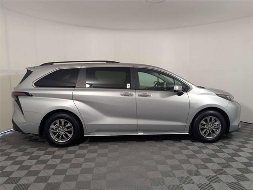Celestial Silver Metallic 2025 Toyota Sienna XLE