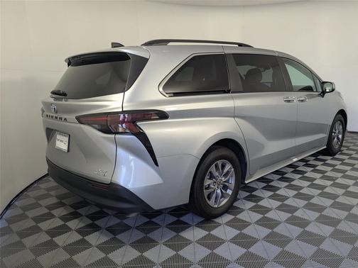 2023 Toyota Sienna XLE