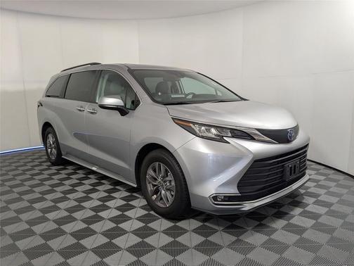 2023 Toyota Sienna XLE