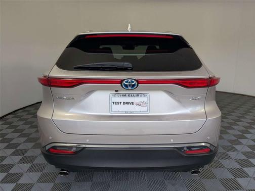 Titanium Glow 2024 Toyota Venza XLE