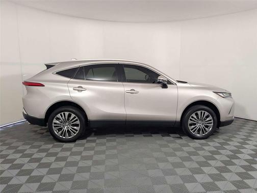 Titanium Glow 2024 Toyota Venza XLE