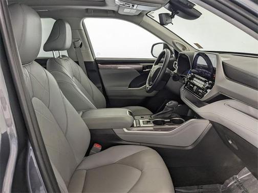 2021 Toyota Highlander Hybrid Platinum
