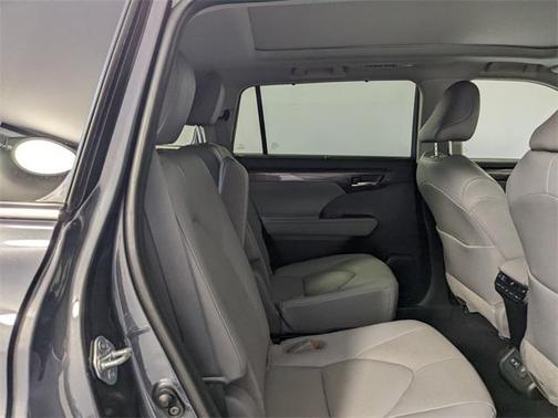 2021 Toyota Highlander Hybrid Platinum