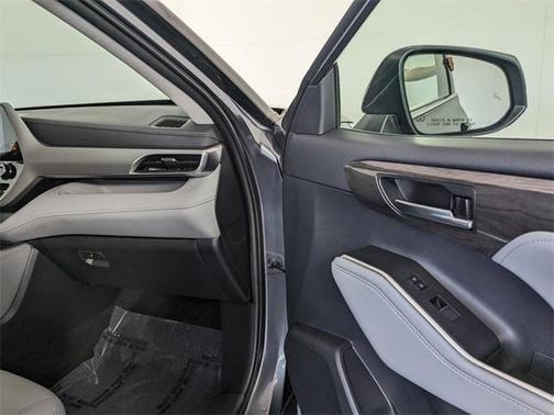 2021 Toyota Highlander Hybrid Platinum