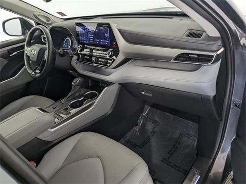 2021 Toyota Highlander Hybrid Platinum
