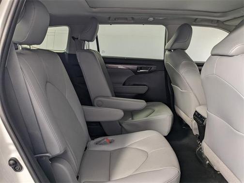 2020 Toyota Highlander Hybrid Platinum