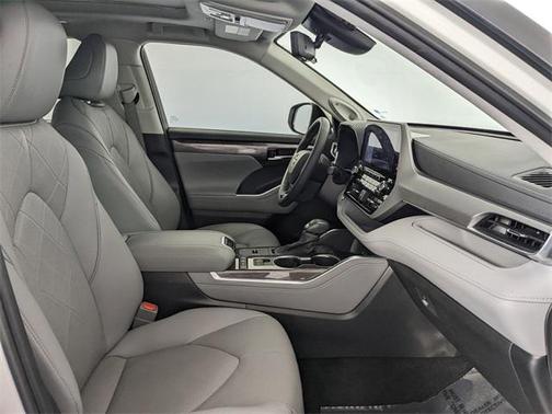 2020 Toyota Highlander Hybrid Platinum