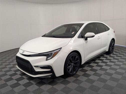 Ice Cap 2024 Toyota Corolla SE