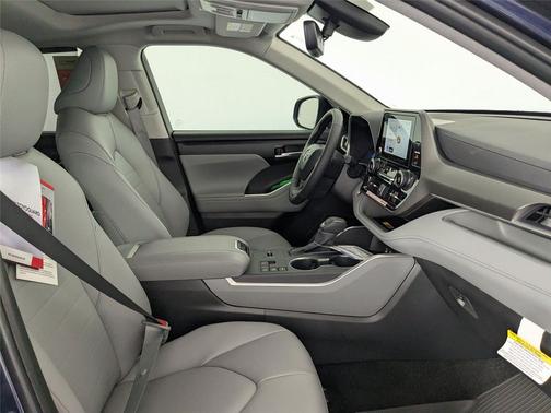 2025 Toyota Highlander Hybrid XLE