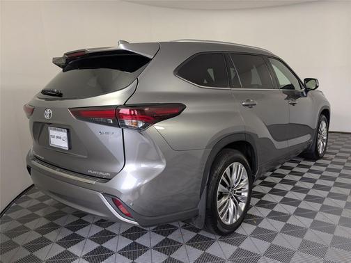 2025 Toyota Highlander Hybrid Platinum