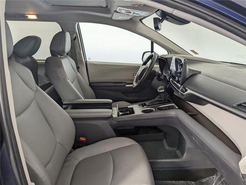 2024 Toyota Sienna XLE 8 Passenger