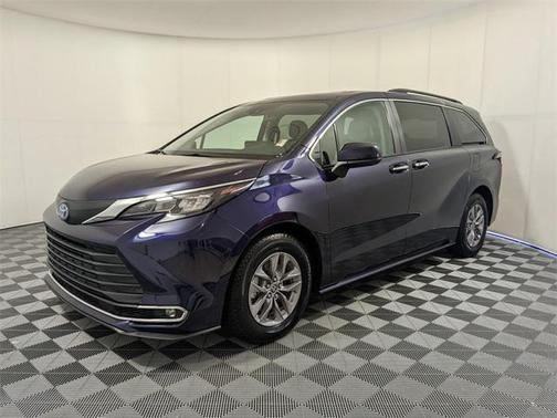 2024 Toyota Sienna XLE
