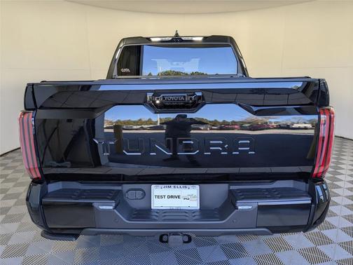 2023 Toyota Tundra Hybrid Platinum