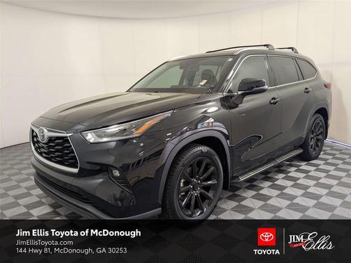 Midnight Black Metallic 2021 Toyota Highlander XLE