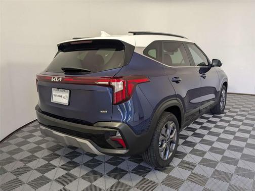 Dark Ocean Blue/White Roof 2024 Kia Seltos S