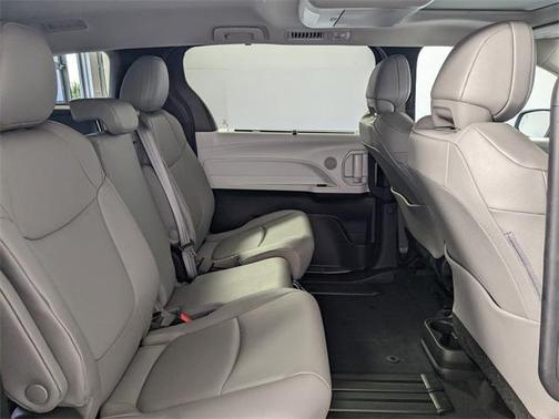 2025 Toyota Sienna XLE 8 Passenger