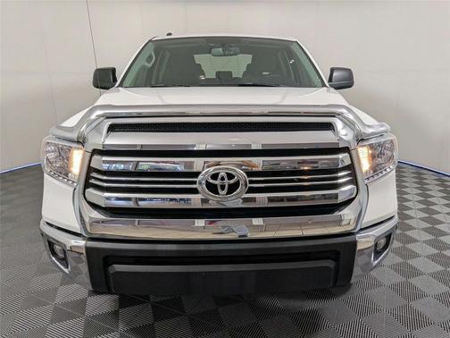 Super White 2017 Toyota Tundra SR5