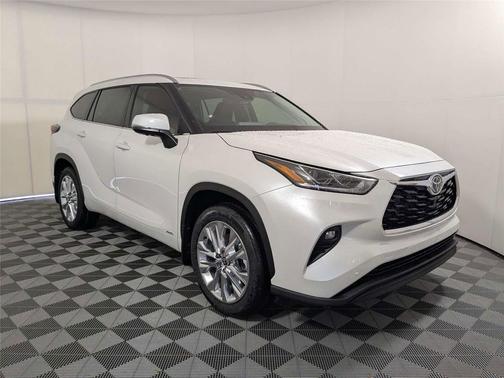 Wind Chill Pearl 2026 Toyota Highlander Hybrid Limited