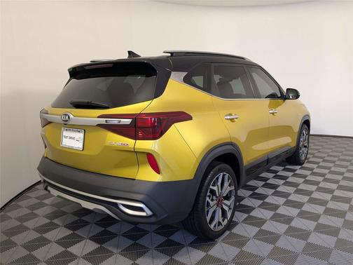 Starbright Yellow/Black Roof 2021 Kia Seltos SX Turbo