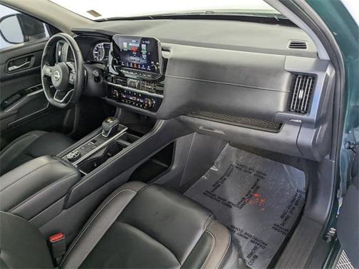 2023 Nissan Pathfinder SL 4WD