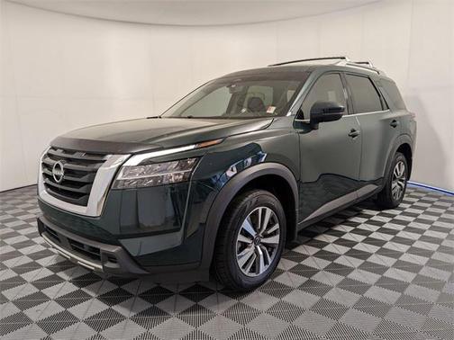 2023 Nissan Pathfinder SL 4WD
