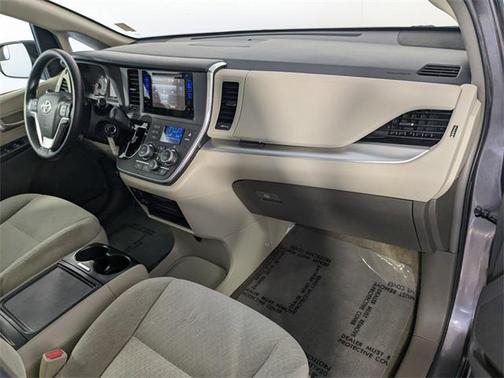 2017 Toyota Sienna LE