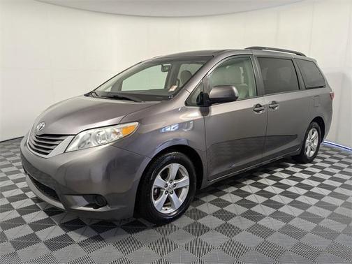2017 Toyota Sienna LE