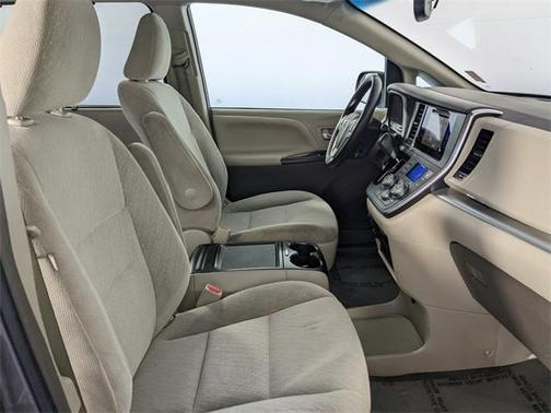 2017 Toyota Sienna LE
