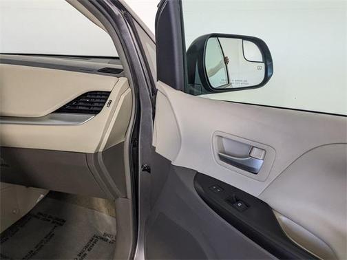 2017 Toyota Sienna LE