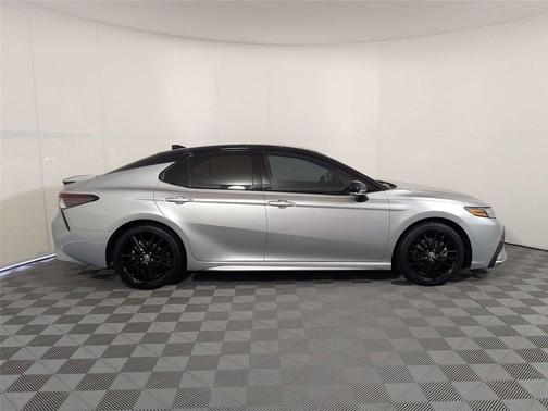 Celestial Silver Metallic/Midnight Black Metallic 2023 Toyota Camry XSE
