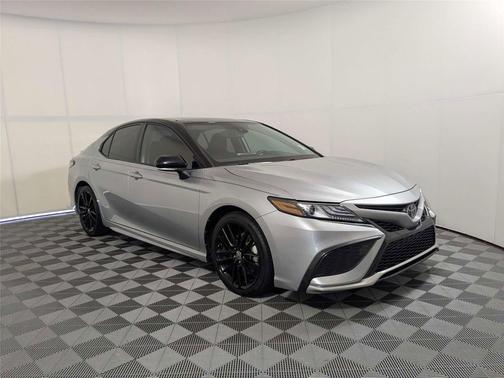 Celestial Silver Metallic/Midnight Black Metallic 2023 Toyota Camry XSE