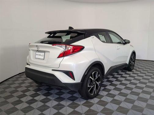 Blizzard Pearl w/Black Roof 2020 Toyota C-HR XLE