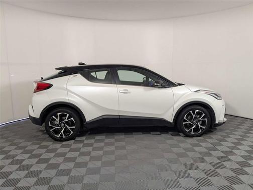 Blizzard Pearl w/Black Roof 2020 Toyota C-HR XLE