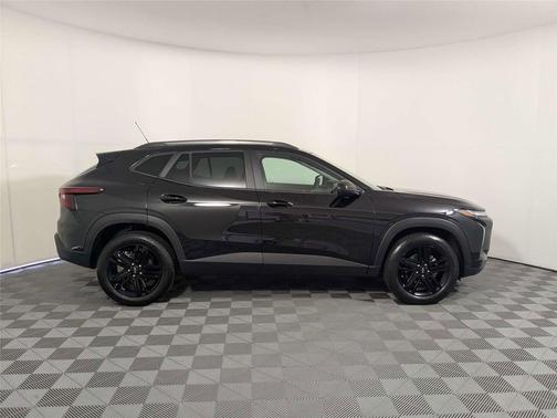 Mosaic Black Metallic 2026 Chevrolet Trax FWD ACTIV